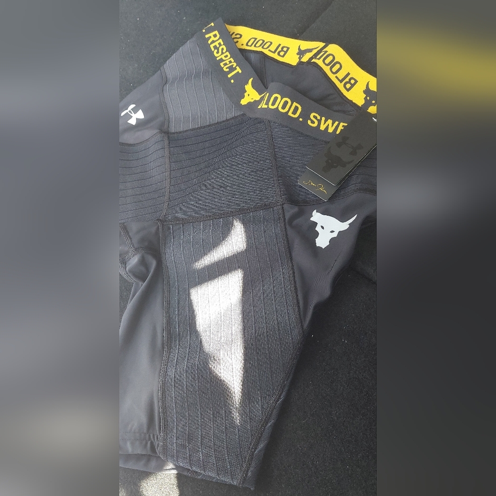 Under Armour Men Shorts THE ROCK - Picture 3 of 3